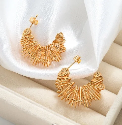 E168-Irregular-3 Spring Earrings Gold