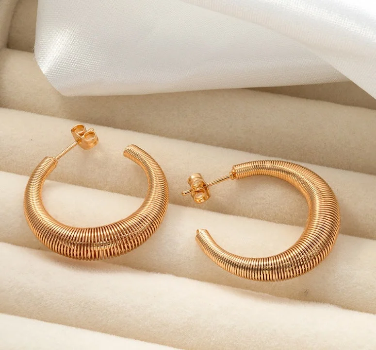 E124-Semicircle C- Shaped Spring Earrings Gold