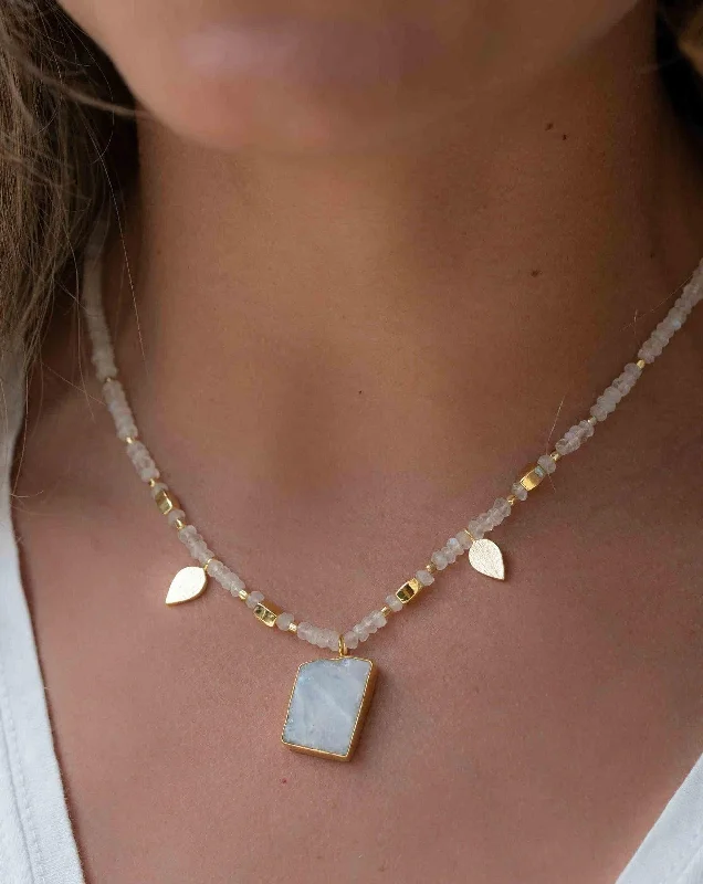 Elegant Choker Necklace-Labradorite, Moonstone or Rose Quartz Bead ~ Necklace ~ Gold plated 18k ~ MN121