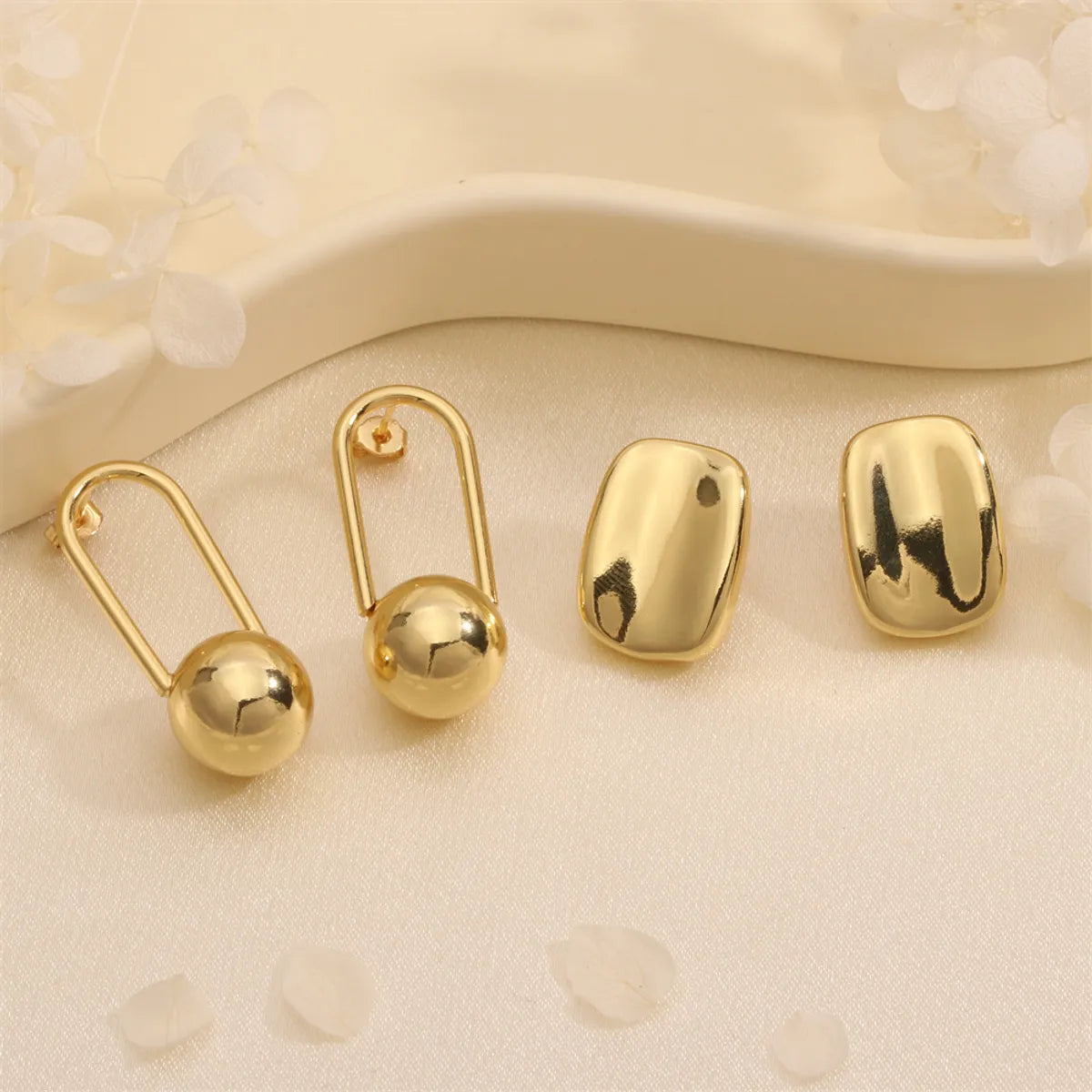 1 Pair Vintage Style Commute Round Square Plating Three-Dimensional Copper 18K Gold Plated Ear Studs